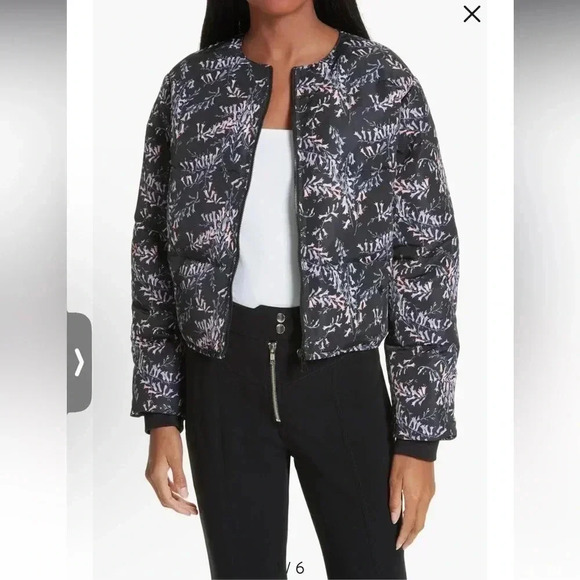 Maya Snapdragon Print Puffer Jacket
Cinq à Sept - Picture 1 of 5
